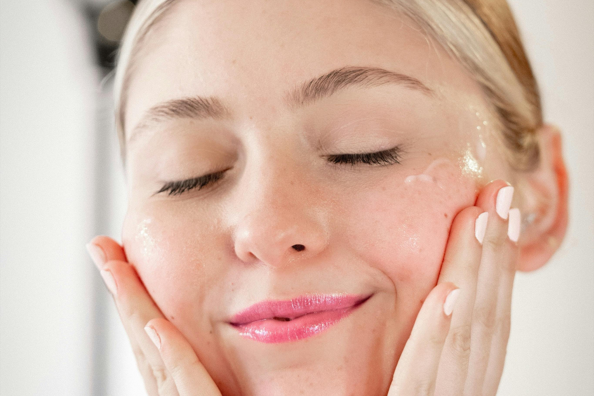 Whitening serum för jämnare hudton och minskade pigmentfläckar